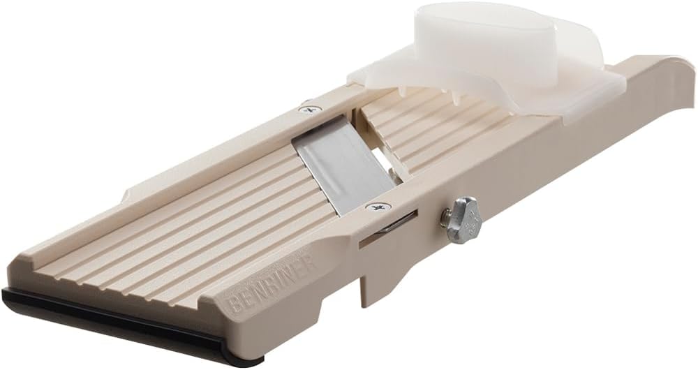 Benriner Mandoline Slicer No.64 (6.4cm), Beige
